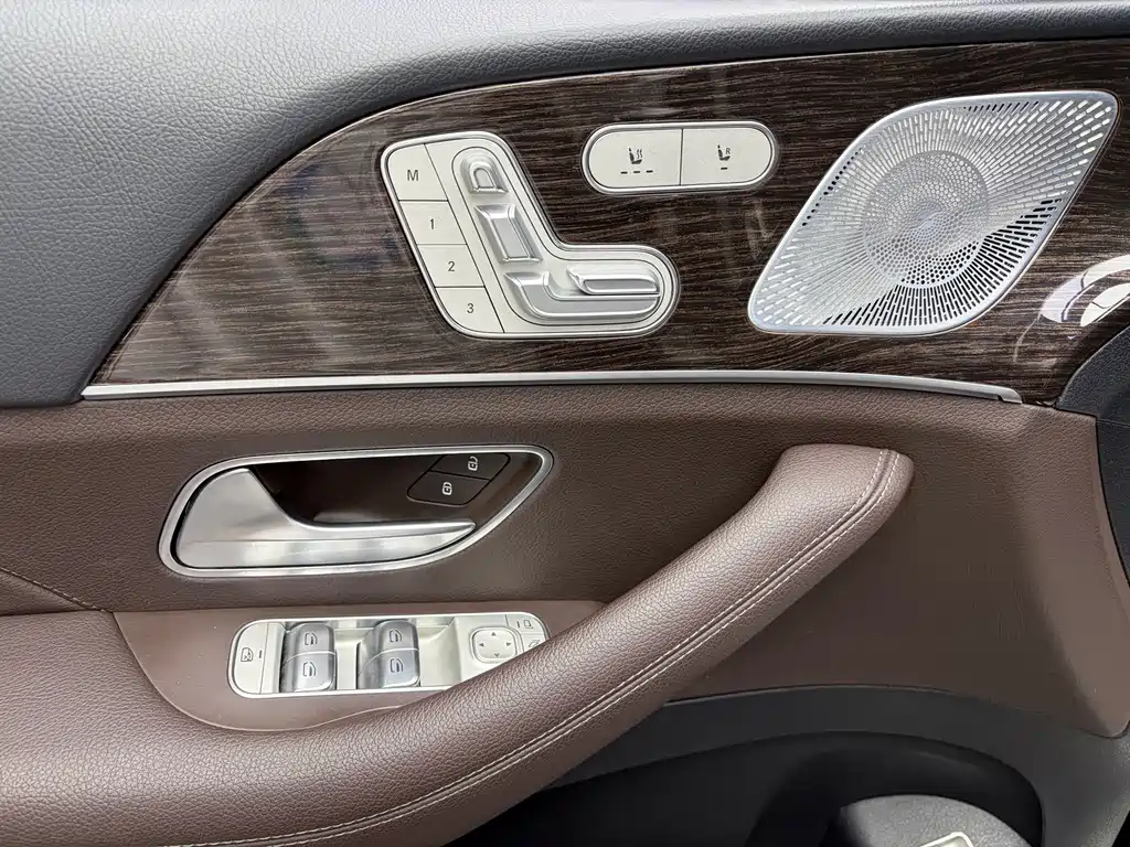 Mercedes-Benz GLS — миниатюра 14