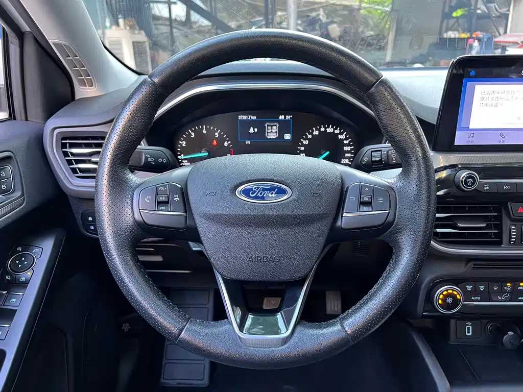 Ford Focus — миниатюра 10