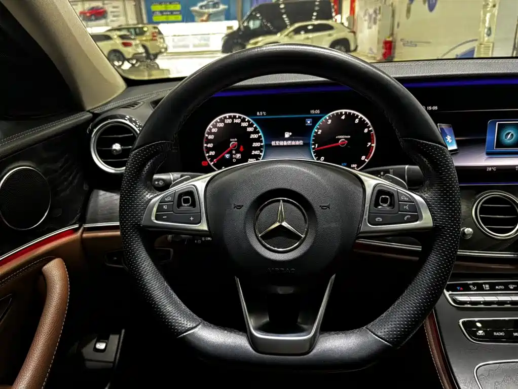 MERCEDES-BENZ E CLASS