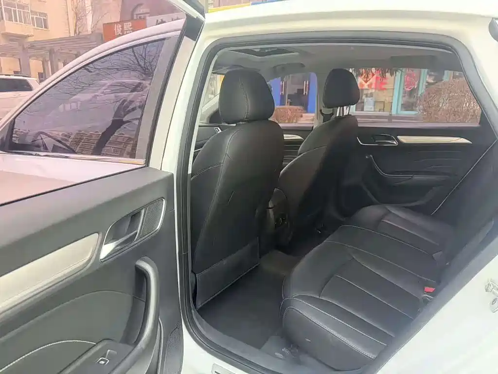 Roewe i6 New Energy — миниатюра 7