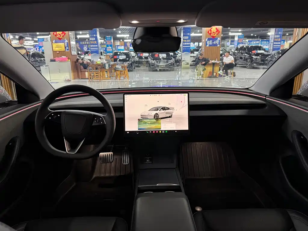 Tesla Model 3 — миниатюра 6