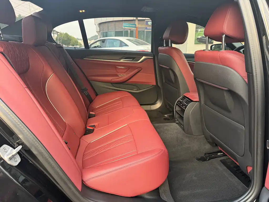 BMW 5 Series — миниатюра 10