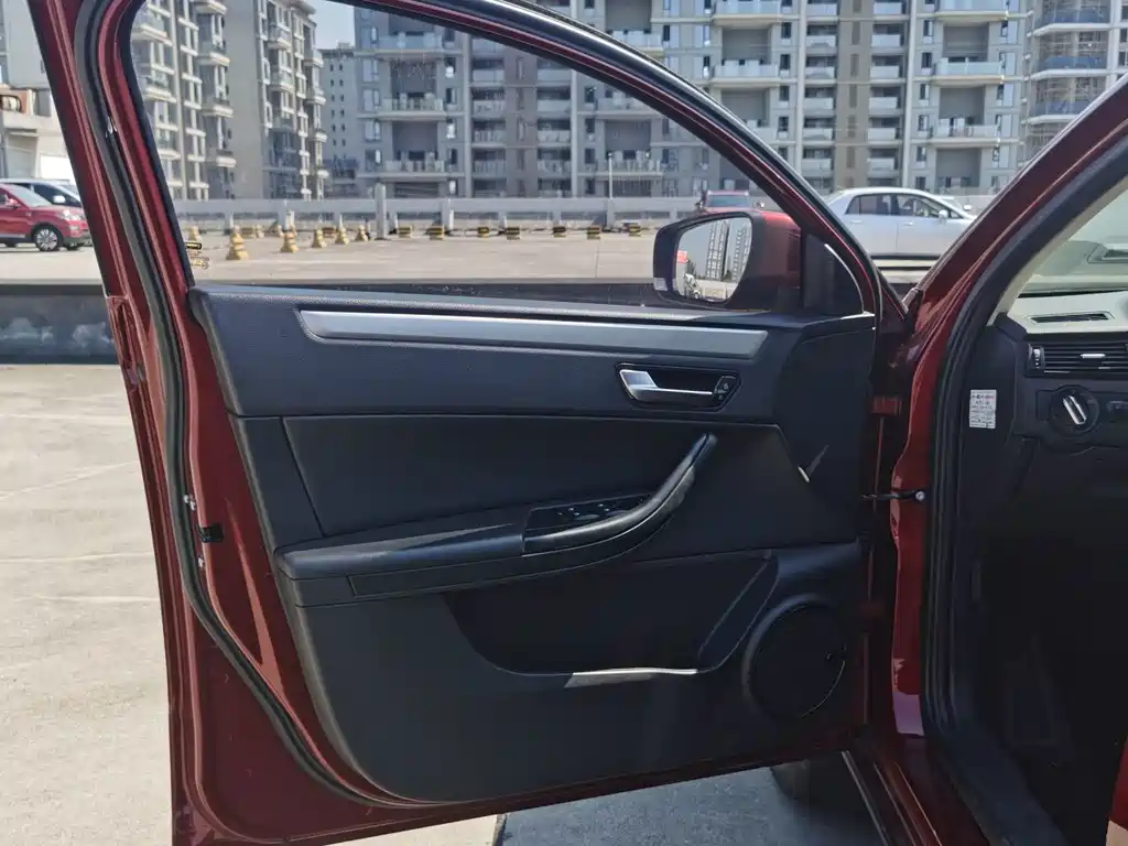 Qoros Qoros 3 — миниатюра 7