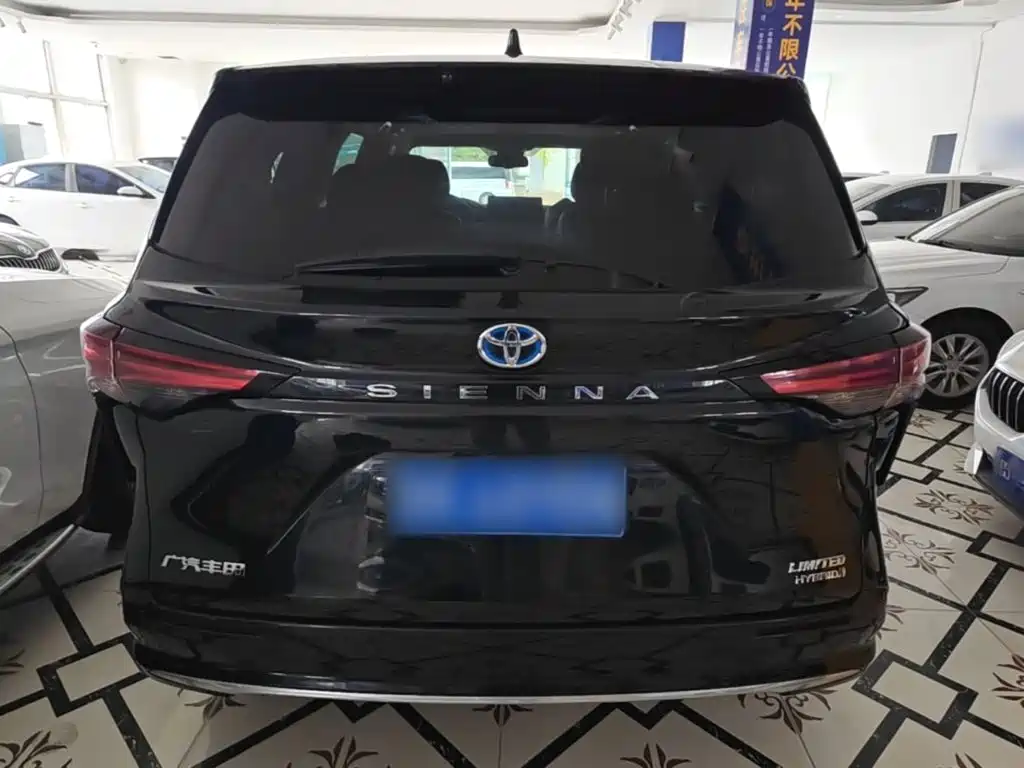 Toyota Sienna — миниатюра 6