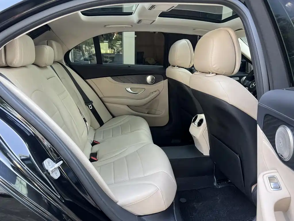 Mercedes-Benz C-Class — миниатюра 16