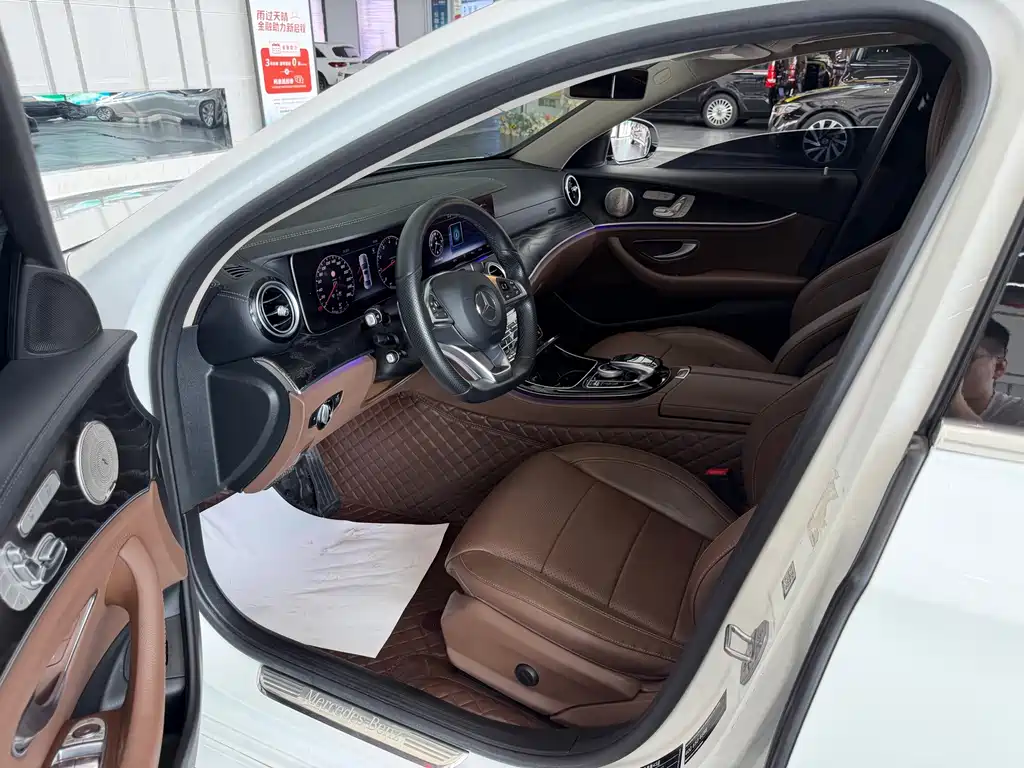 Mercedes-Benz E-Class — миниатюра 6
