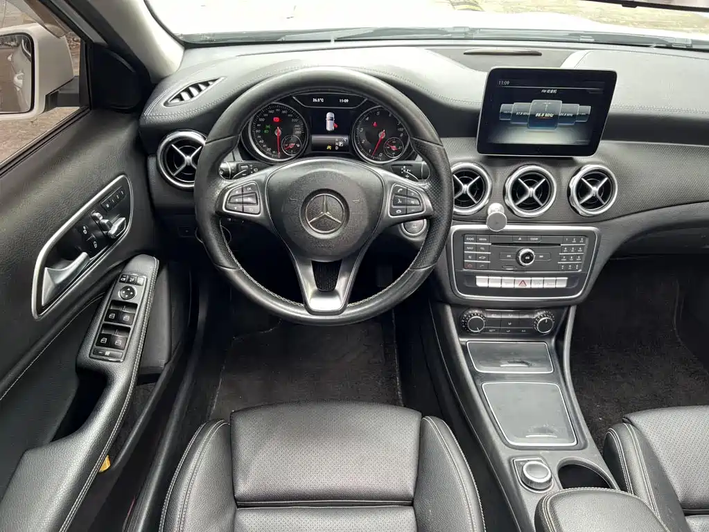 Mercedes-Benz GLA — миниатюра 11