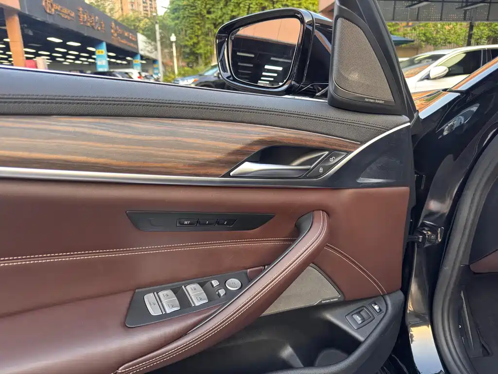 BMW 5 Series New Energy — миниатюра 10