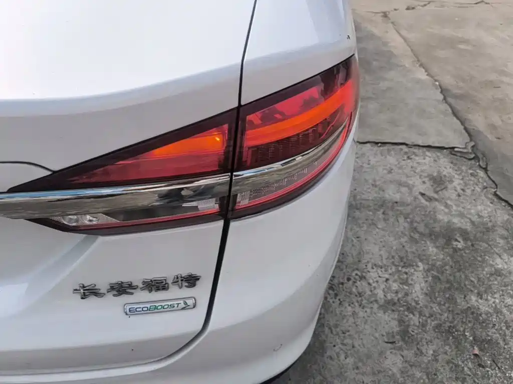 Ford Mondeo — миниатюра 8