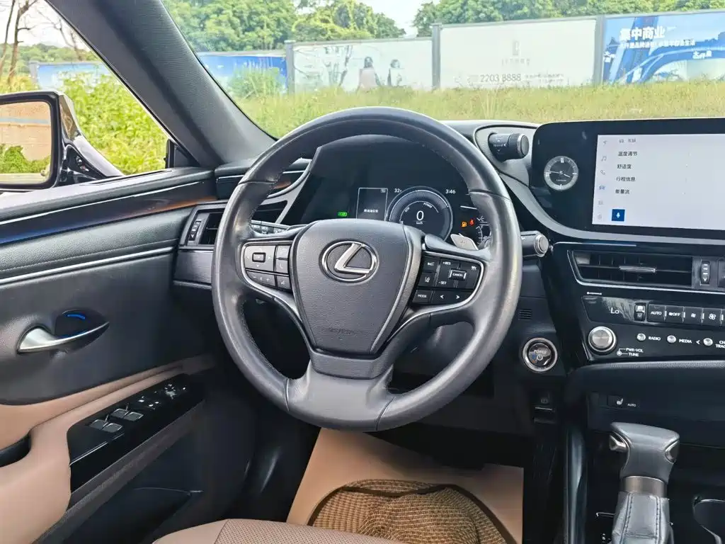 Lexus ES — миниатюра 11