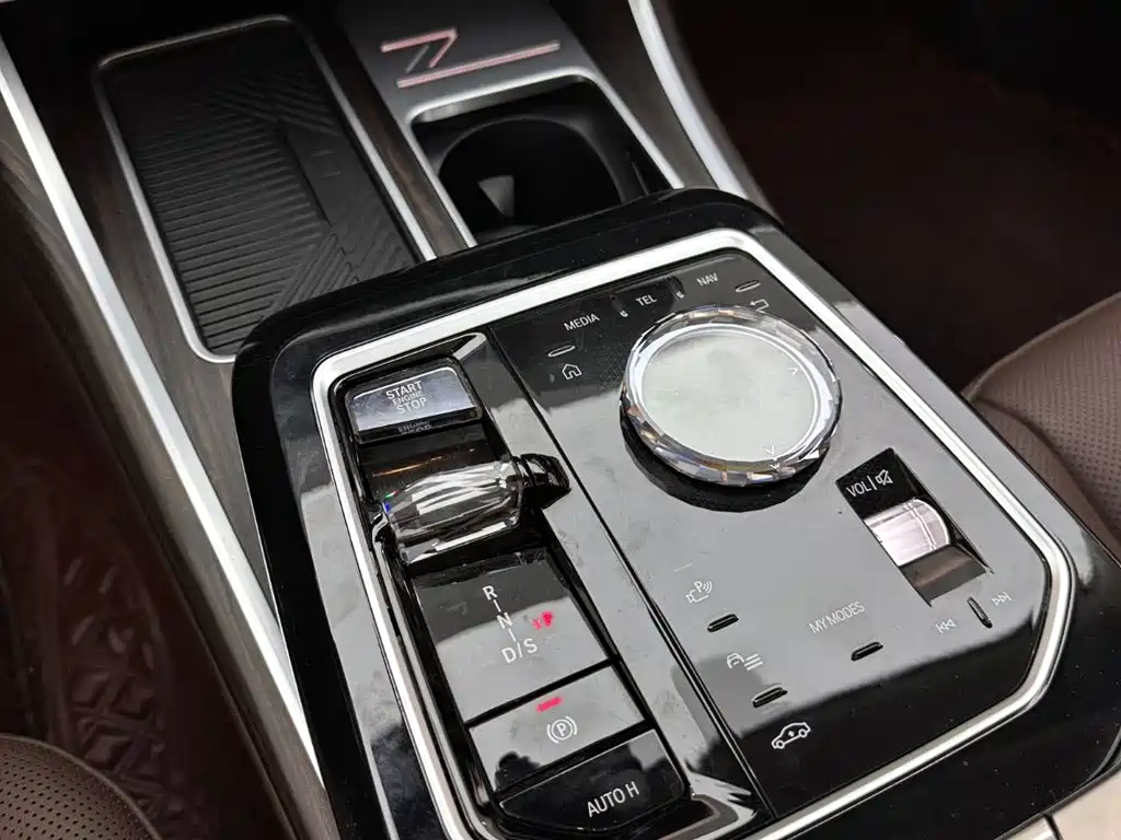 BMW 7 Series — миниатюра 16