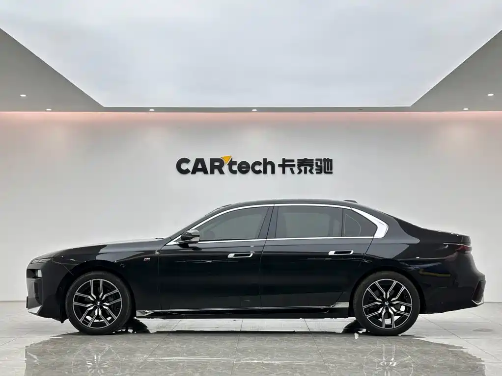 BMW 7 Series — миниатюра 2