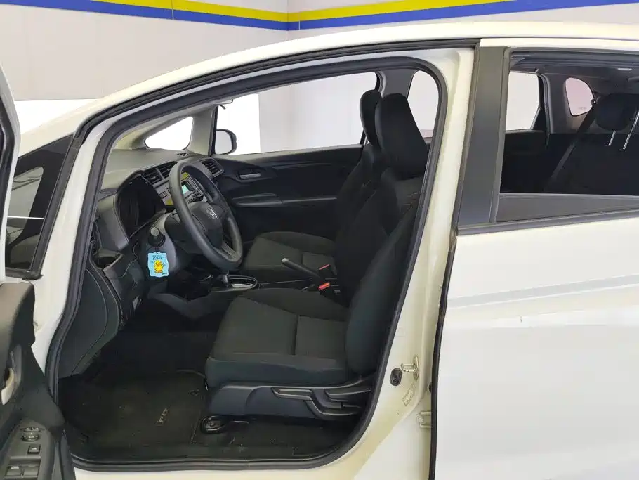 Honda Fit — миниатюра 9