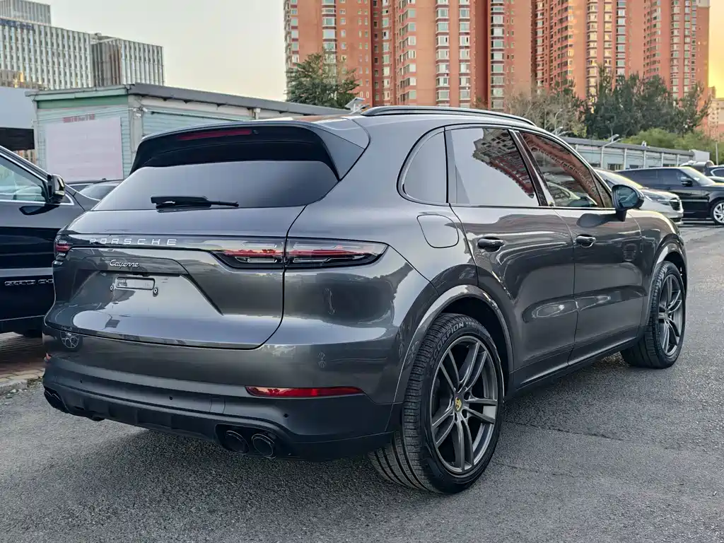 Porsche Cayenne — миниатюра 4