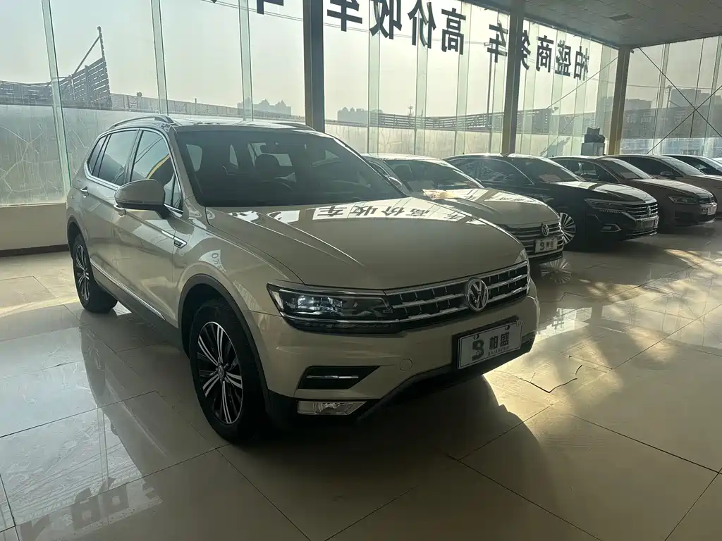 VOLKSWAGEN TIGUAN L