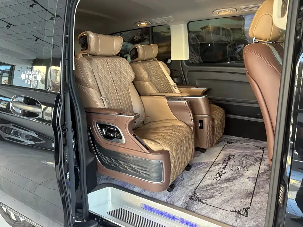 Mercedes-Benz Vito 2021 2.0T Elite 7 мест
