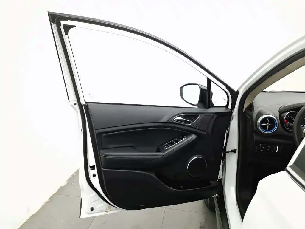 BYD Yuan EV — миниатюра 8