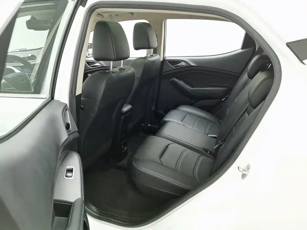BYD Yuan EV — миниатюра 15