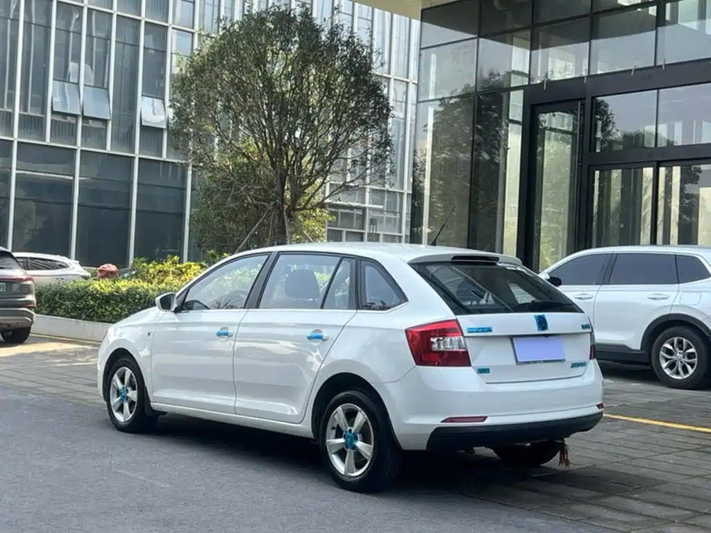 Skoda Rapid Spaceback — миниатюра 13