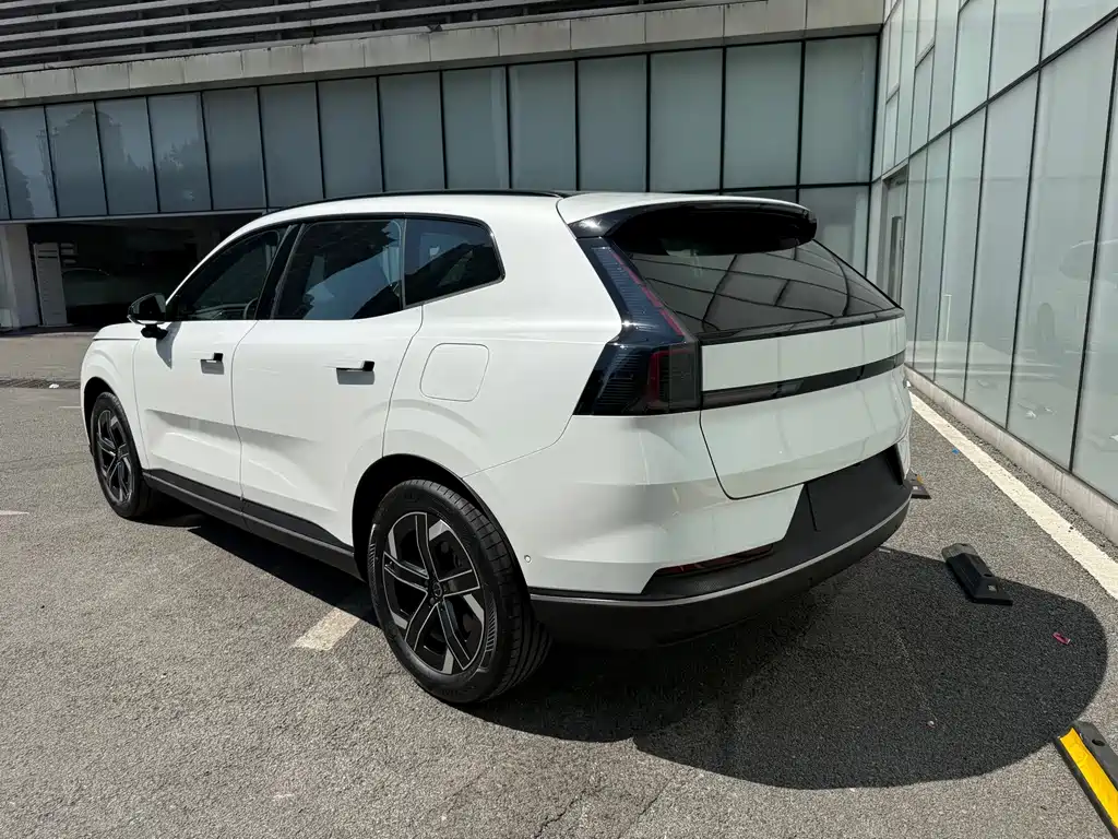 Volvo XC70 PHEV — миниатюра 6