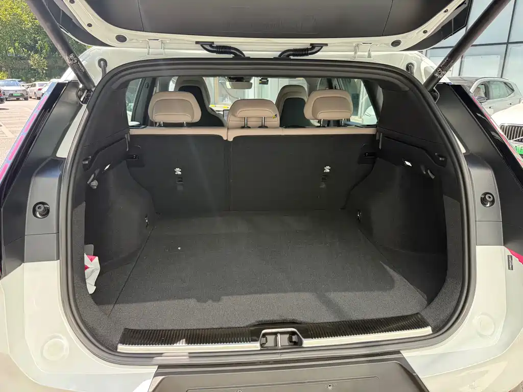 Volvo XC70 PHEV — миниатюра 10