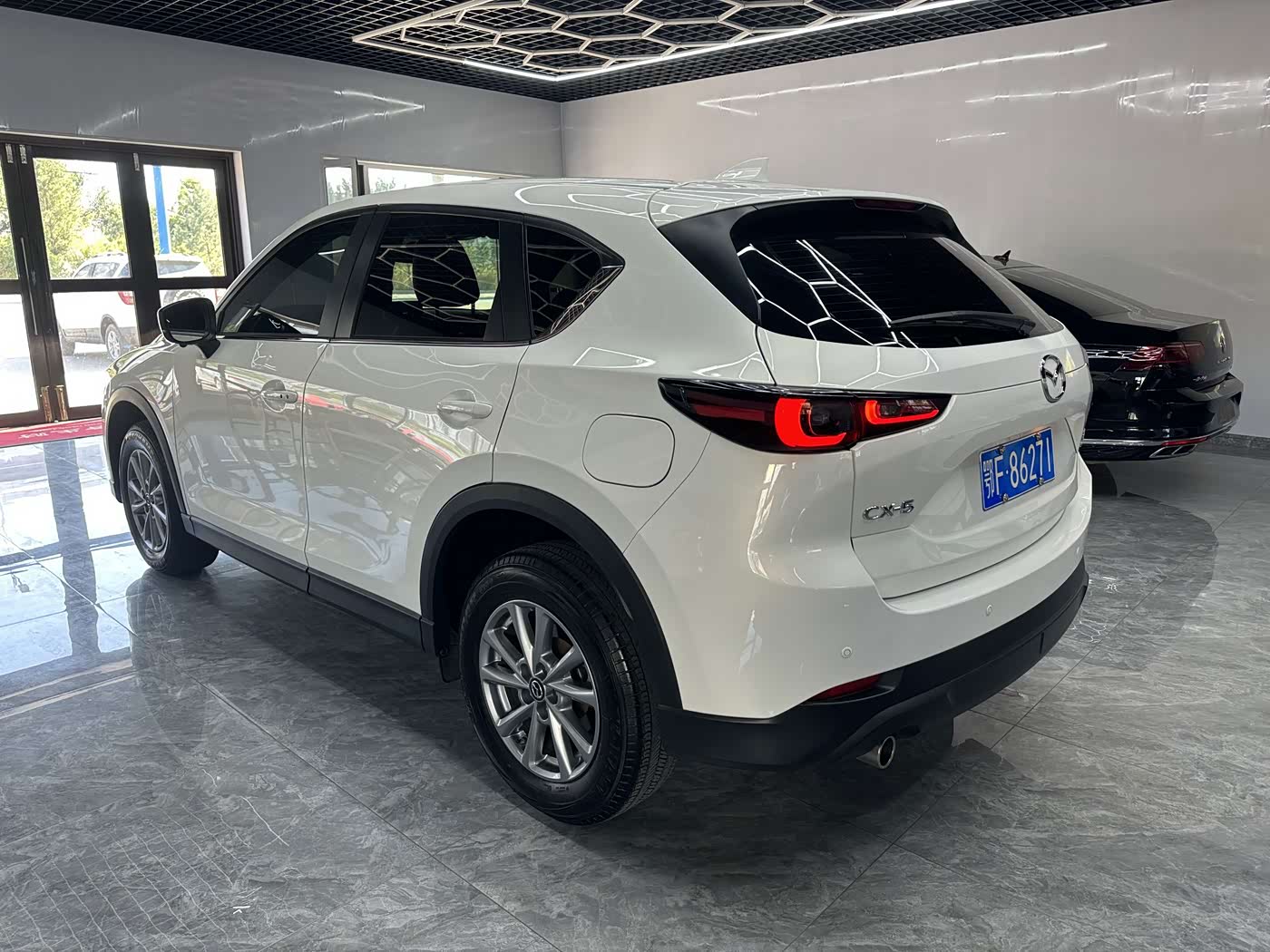 Mazda CX-5 2.0 л 2022 г. Белый, пробег 37000 км
