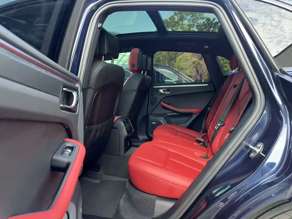 Porsche Macan — миниатюра 9