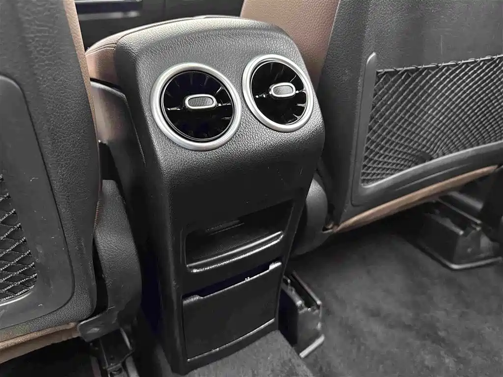 Mercedes-Benz GLB — миниатюра 23