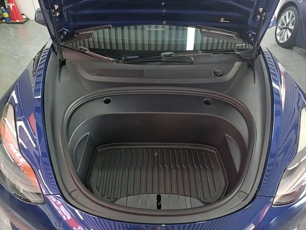 Tesla Model 3 — миниатюра 20