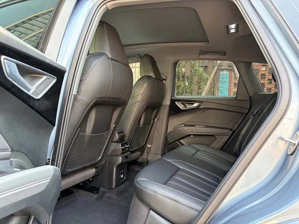 Audi Q4 e-tron — миниатюра 8