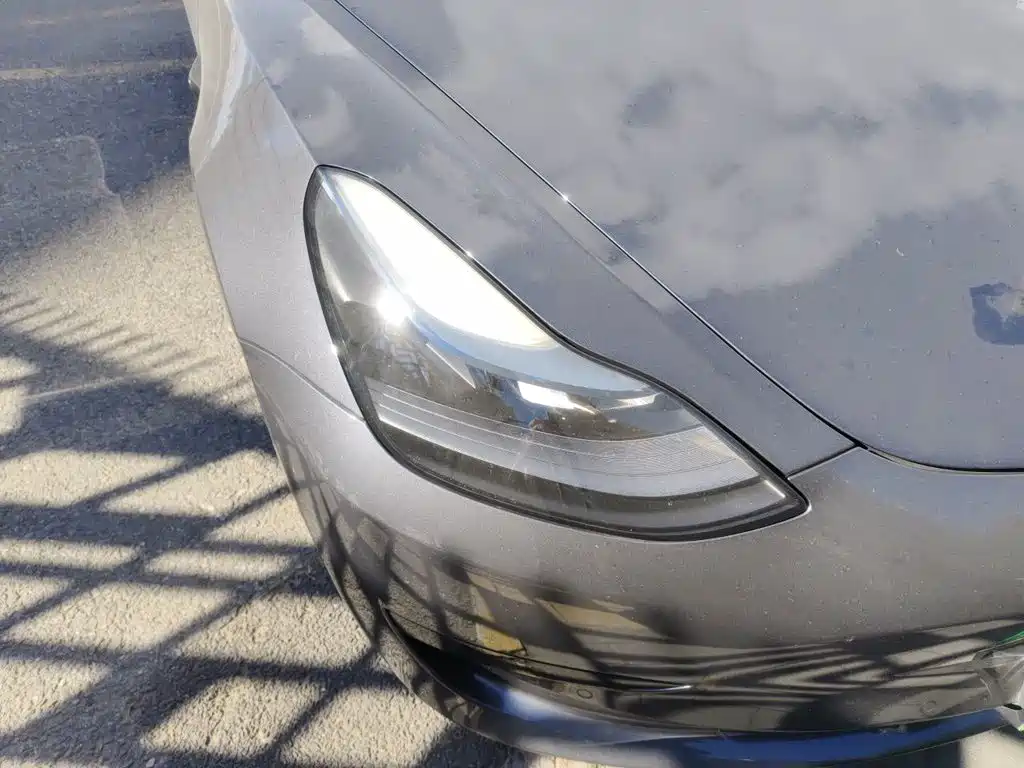 Tesla Model 3 — миниатюра 7