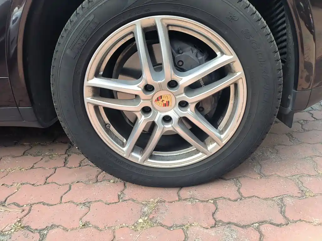 Porsche Cayenne — миниатюра 8