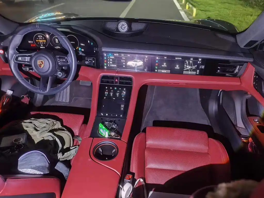 Porsche Taycan — миниатюра 5
