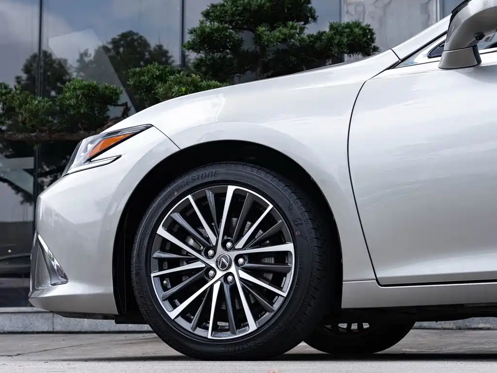 Lexus ES — миниатюра 8