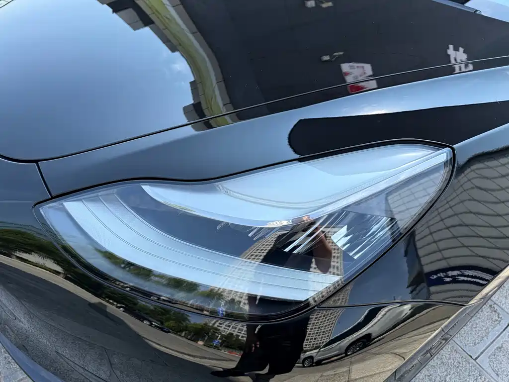 Tesla Model 3 — миниатюра 12