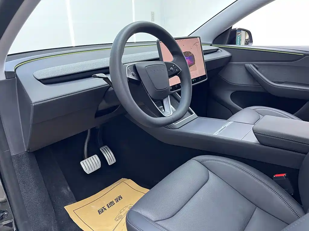 Tesla Model Y — миниатюра 13