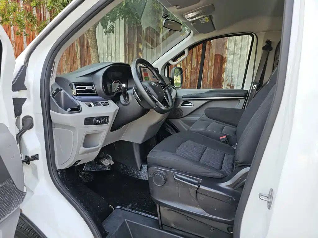 MAXUS V70 — миниатюра 11