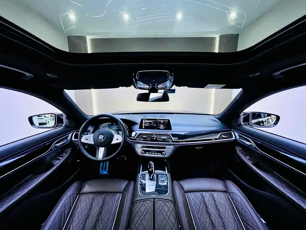 BMW 7 Series — миниатюра 12
