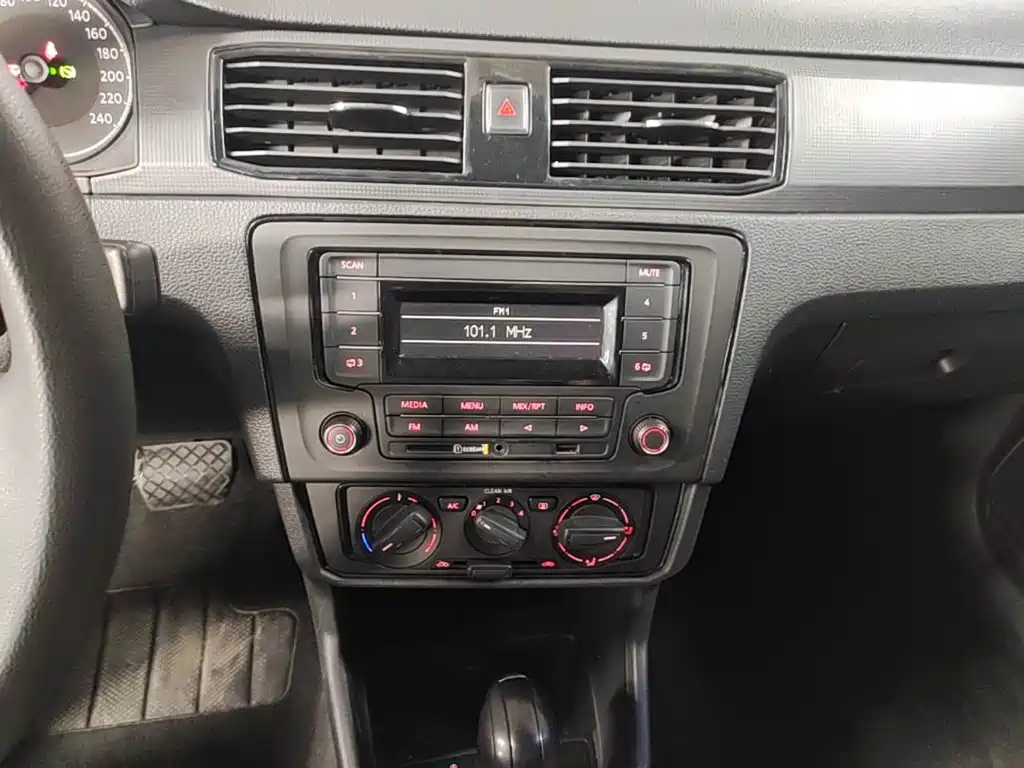 Volkswagen Santana — миниатюра 13