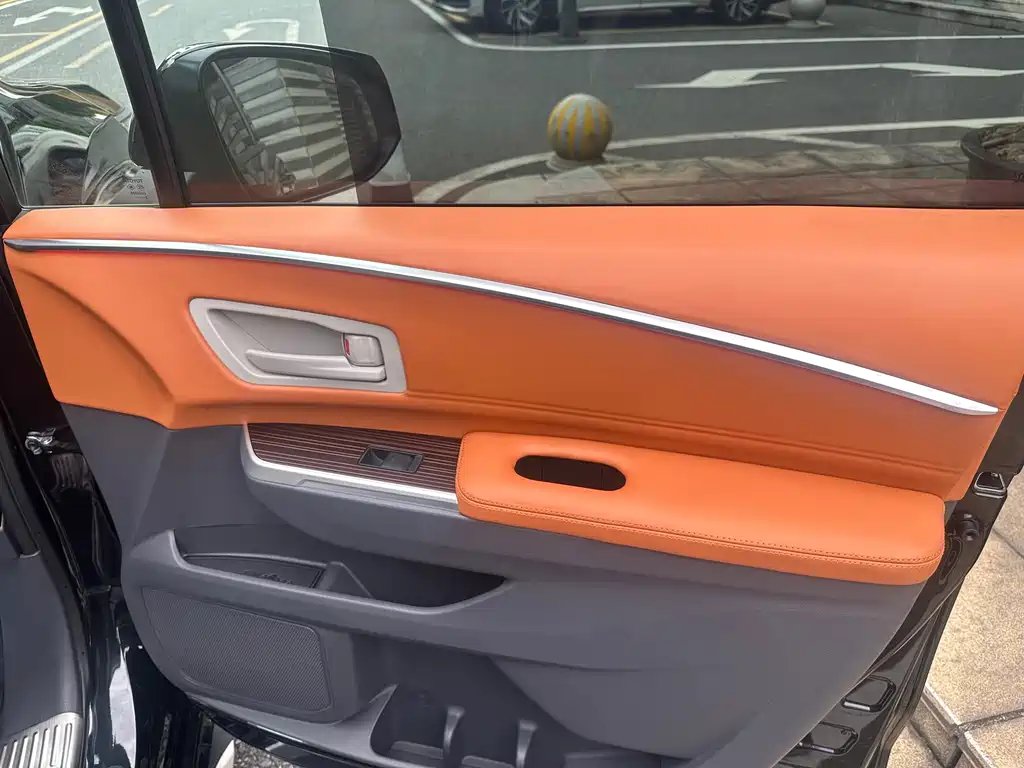 Toyota Granvia — миниатюра 16