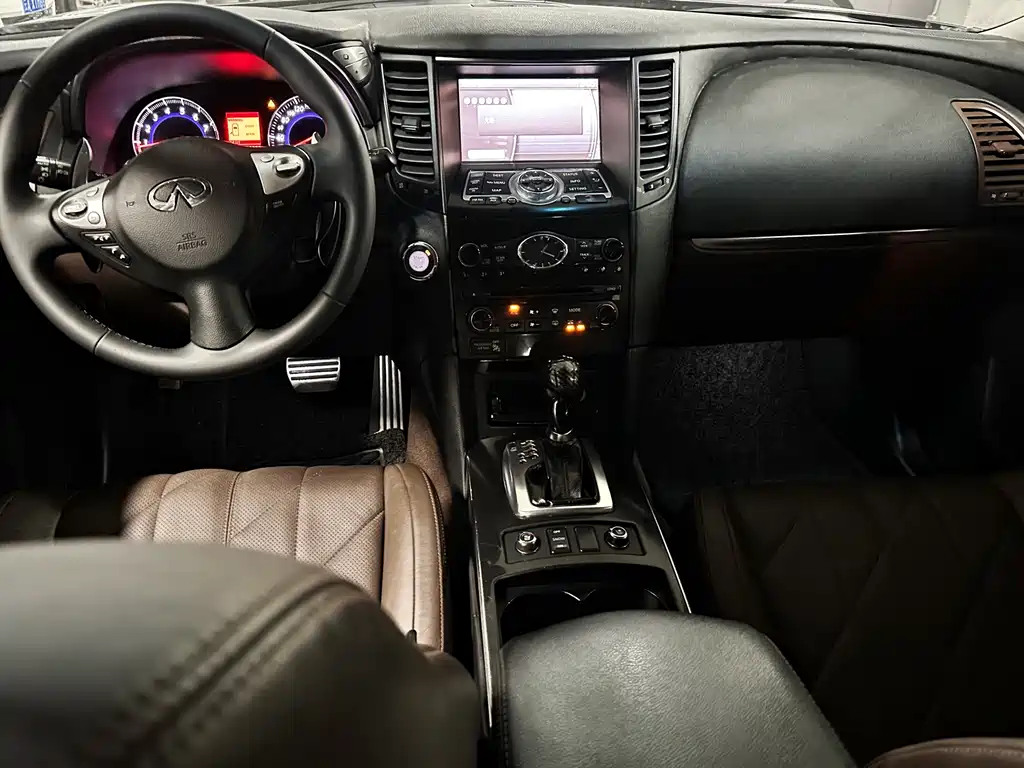 Infiniti FX — миниатюра 10