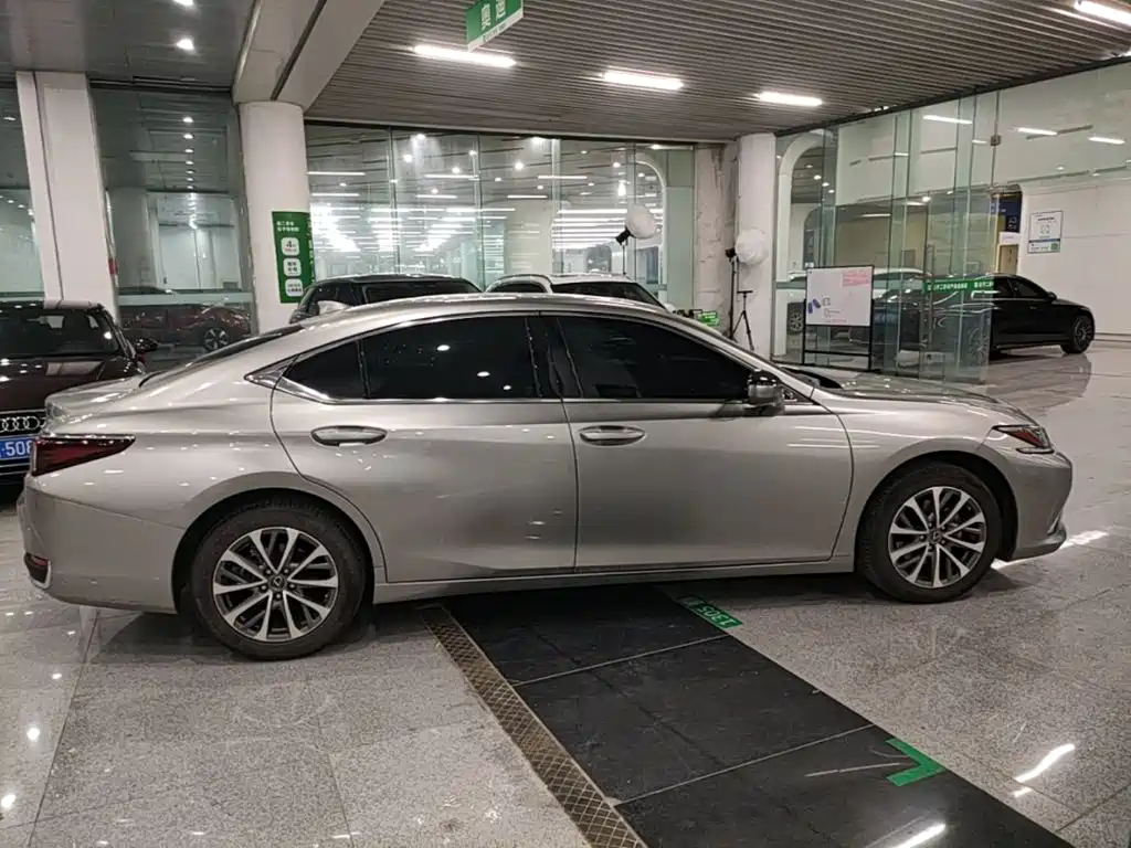 Lexus ES — миниатюра 26