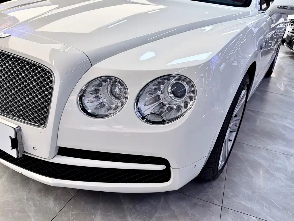 Bentley Flying Spur — миниатюра 5