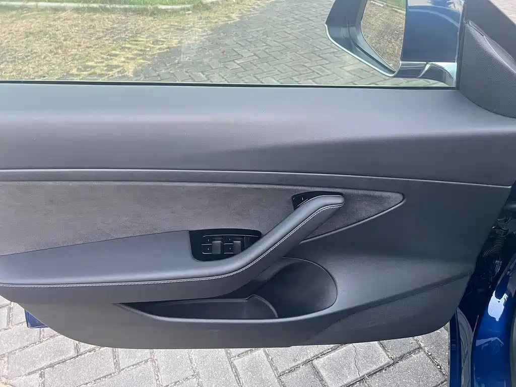 Tesla Model 3 — миниатюра 7