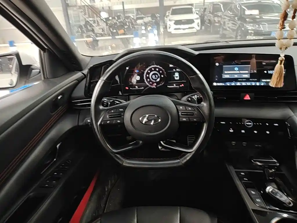 Hyundai Elantra — миниатюра 11