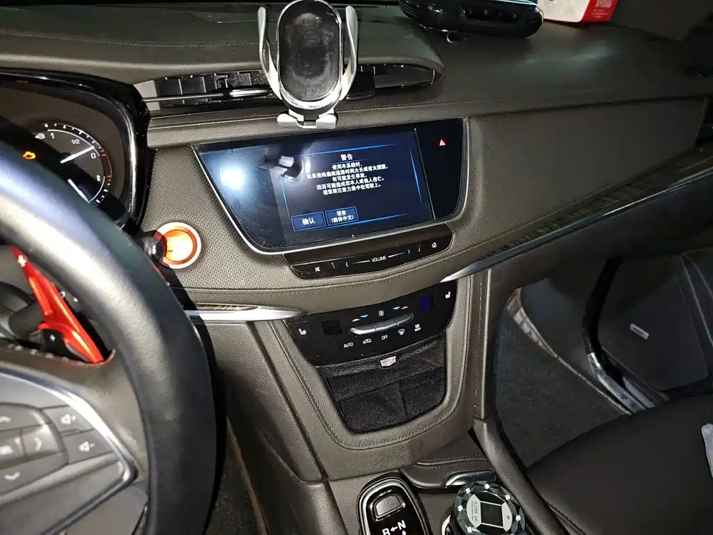Cadillac XT5 — миниатюра 6