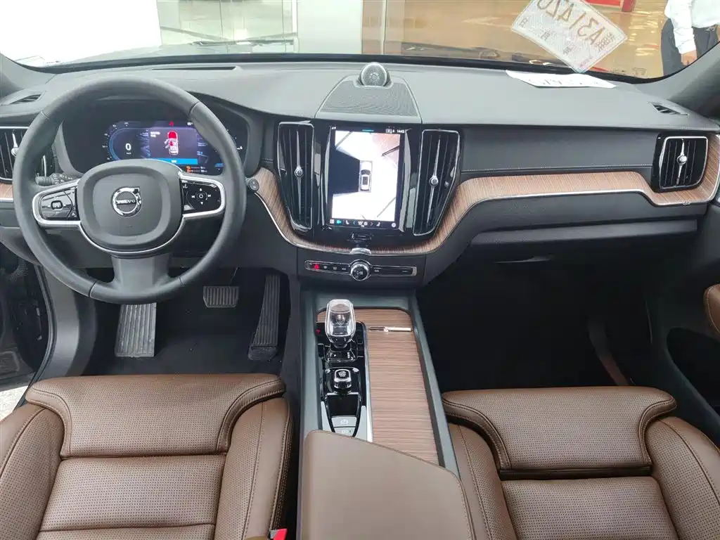 VOLVO XC60 PLUG IN HYBRID