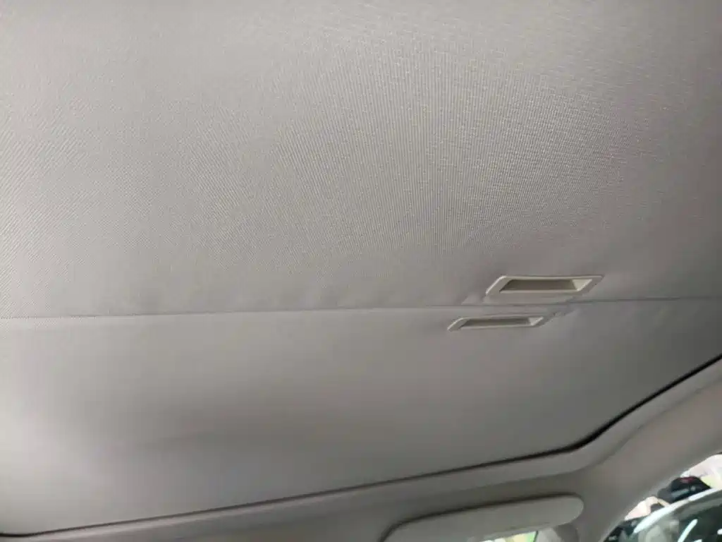 Tesla Model Y — миниатюра 18