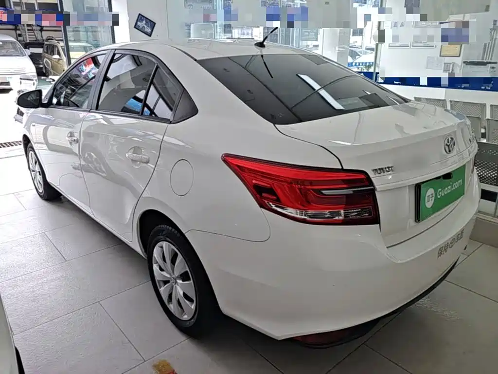 Toyota Yaris L — миниатюра 5