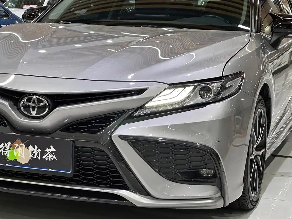 Toyota Camry — миниатюра 20